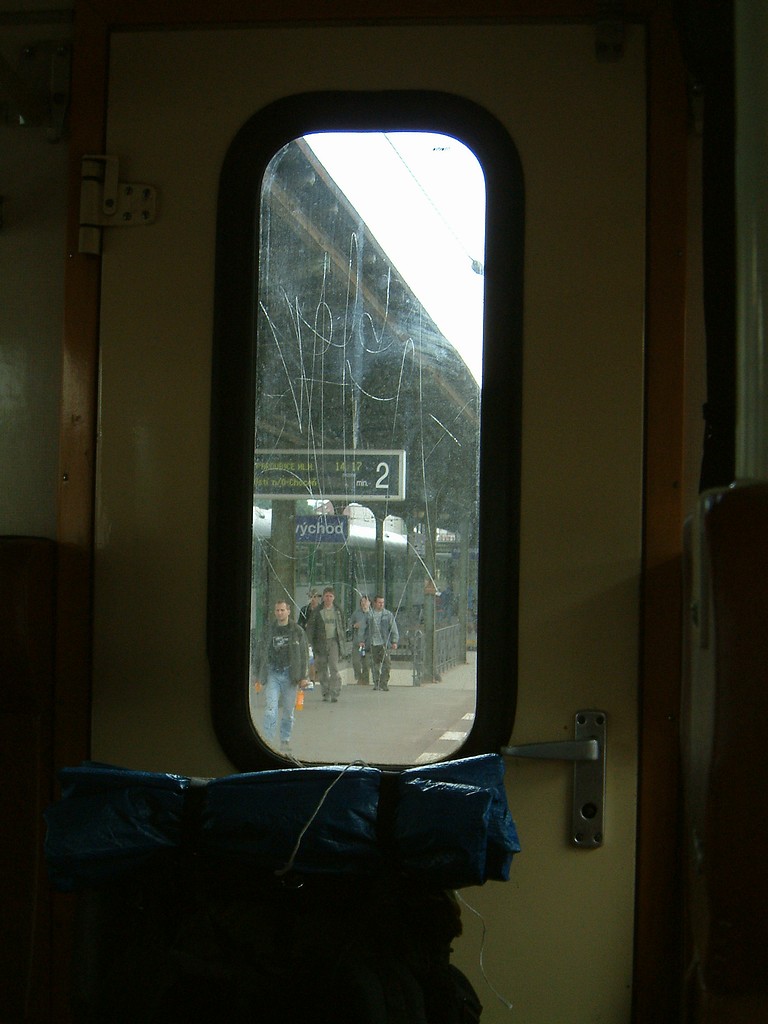 2004-06-13b_dscf0002_ve_vlaku.jpg